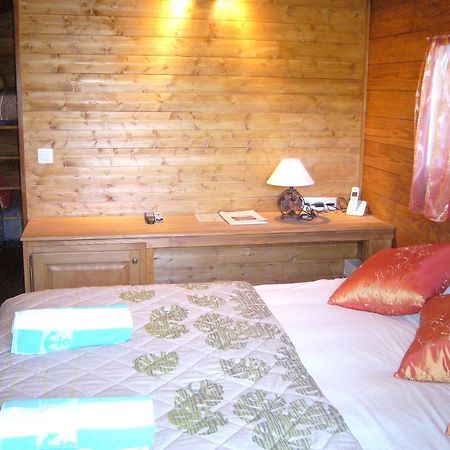 Domaine De La Vallee Aux Pages Bed and Breakfast Paray-Douaville Esterno foto