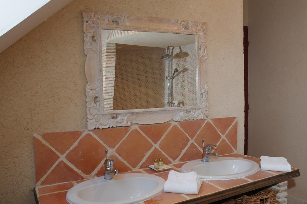 Domaine De La Vallee Aux Pages Bed and Breakfast Paray-Douaville Esterno foto