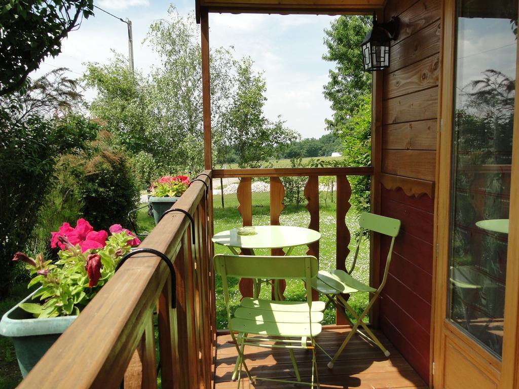 Domaine De La Vallee Aux Pages Bed and Breakfast Paray-Douaville Esterno foto