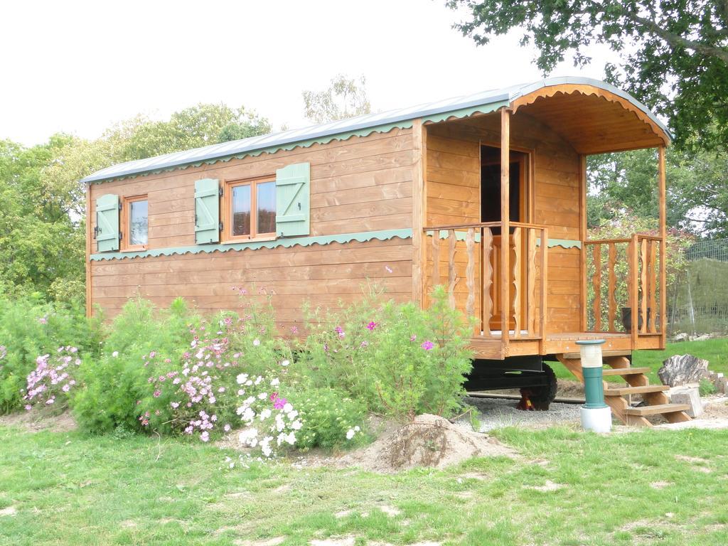 Domaine De La Vallee Aux Pages Bed and Breakfast Paray-Douaville Esterno foto