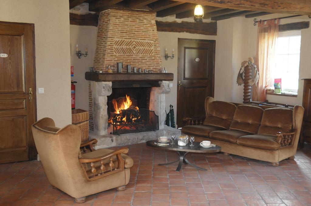 Domaine De La Vallee Aux Pages Bed and Breakfast Paray-Douaville Esterno foto