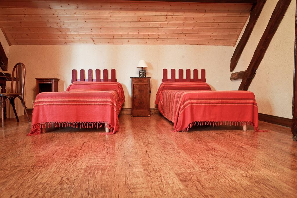 Domaine De La Vallee Aux Pages Bed and Breakfast Paray-Douaville Esterno foto